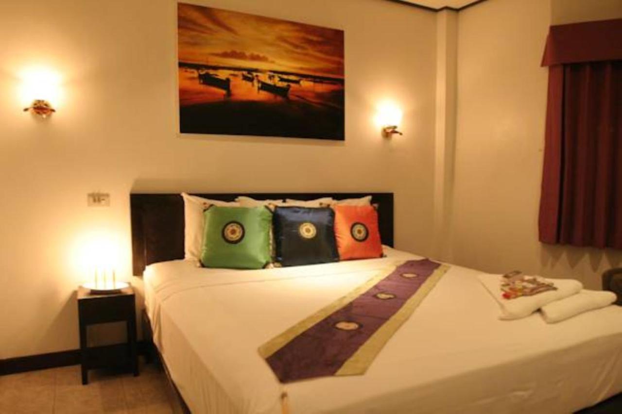 Angus O'tool's Guest house 2*
