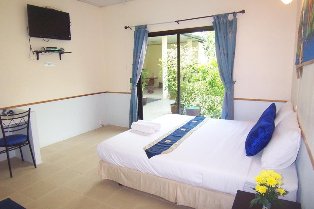 Phuket Airport Overnight Hotel 2*