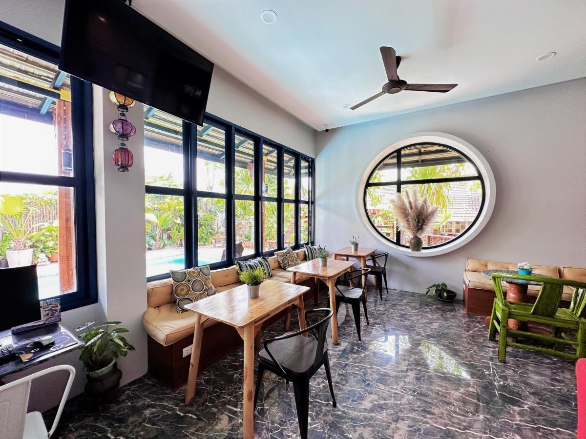 Hostel The Luna Nai Yang