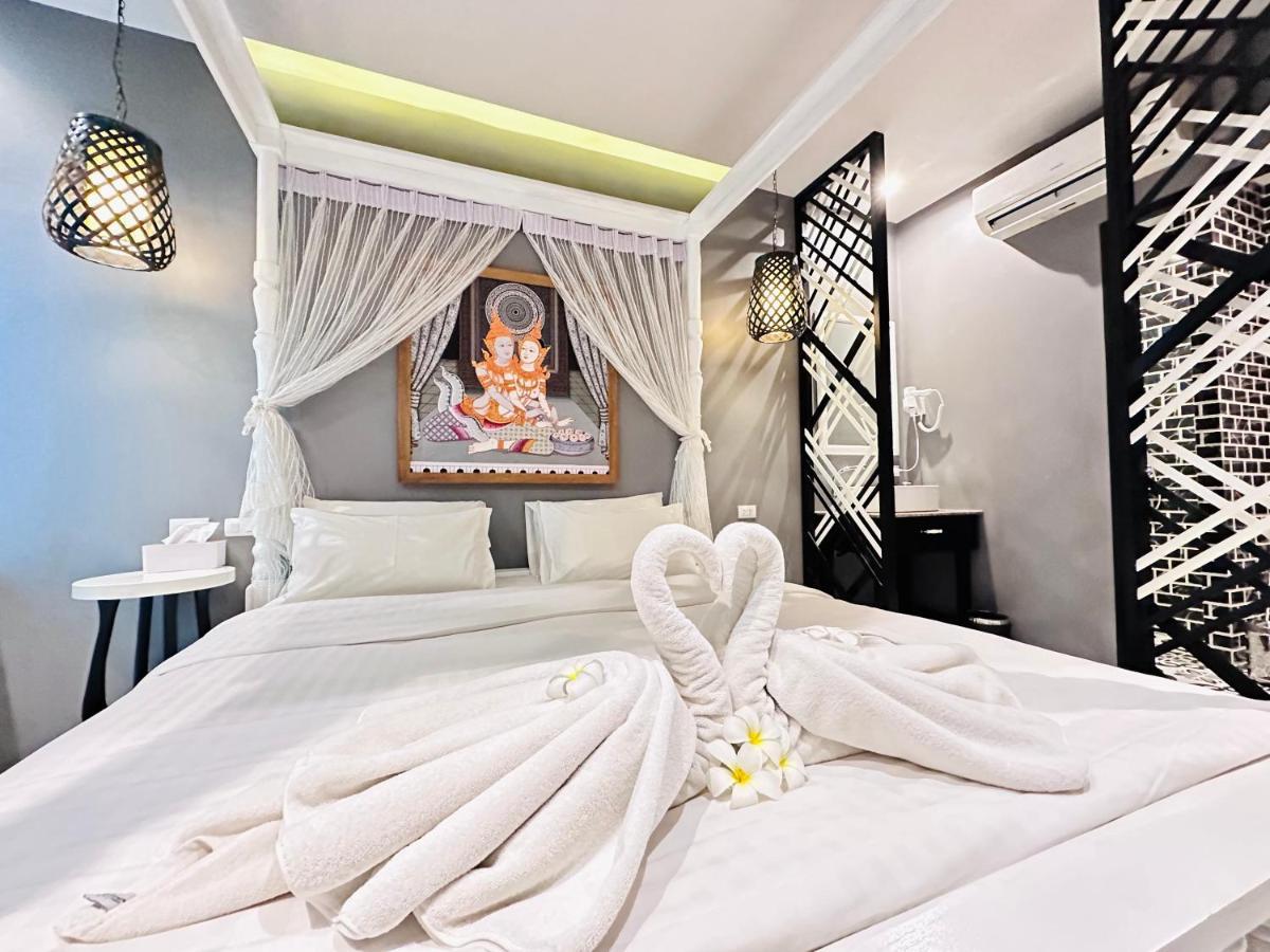 Hostel The Luna Nai Yang