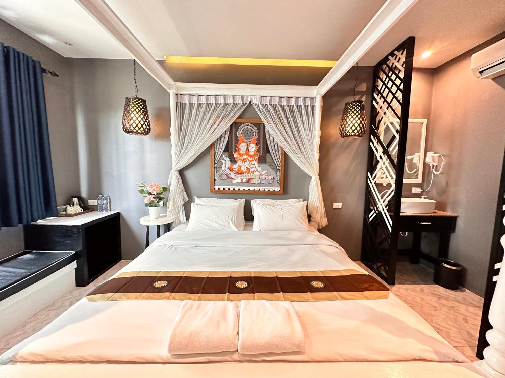 The Luna Hostel Nai Yang