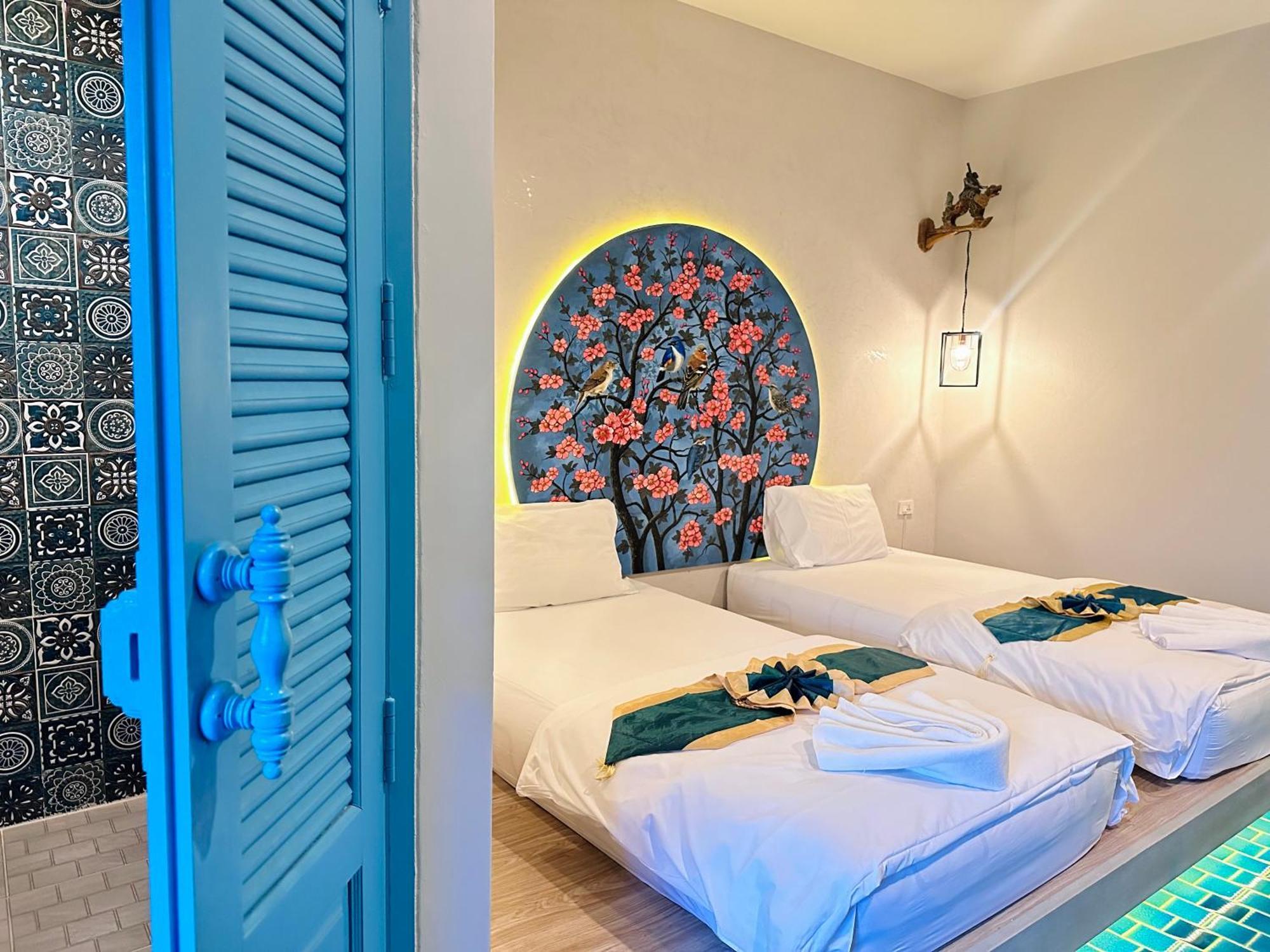 The Luna Hostel Nai Yang