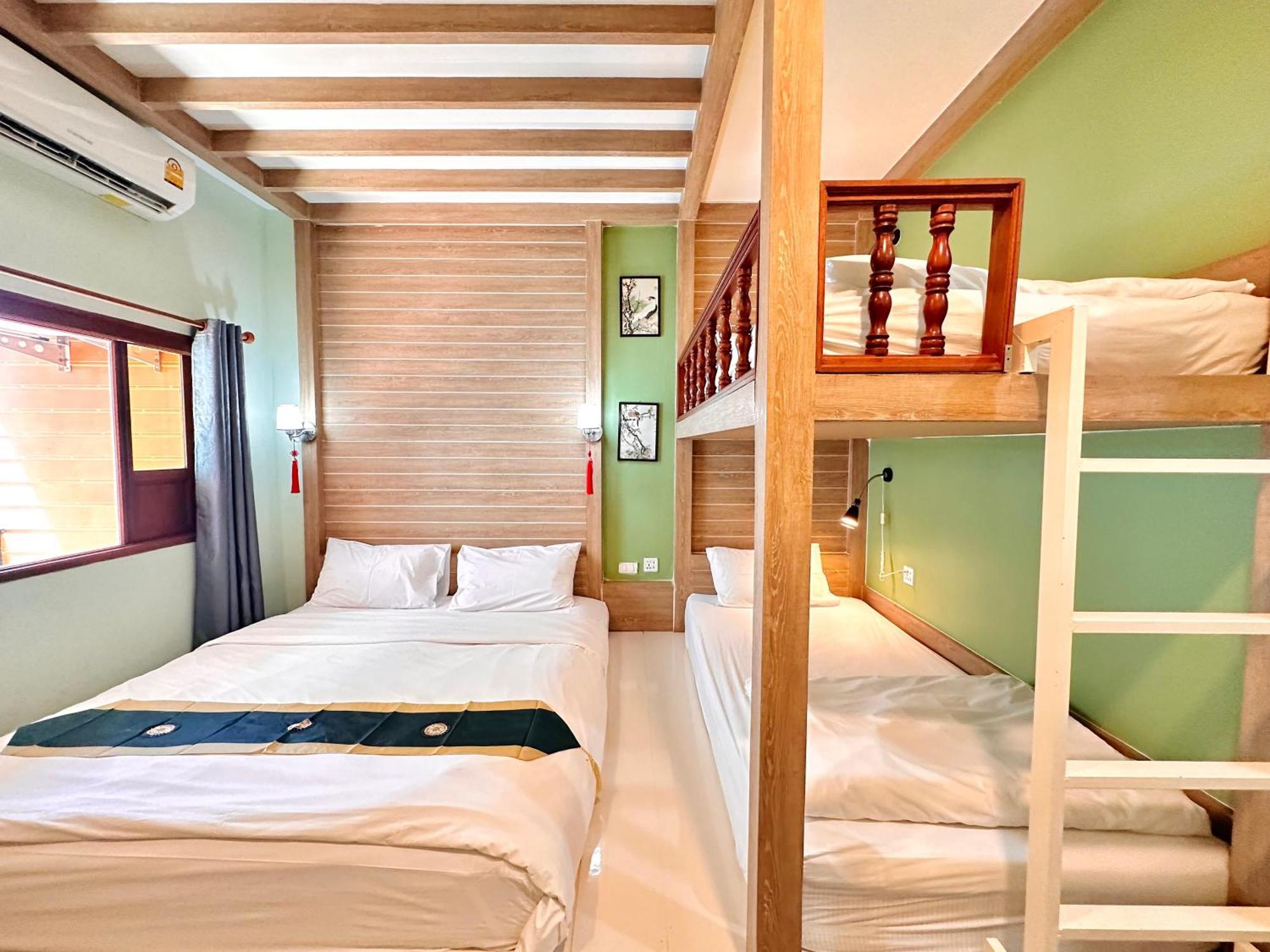 Hostel The Luna Nai Yang