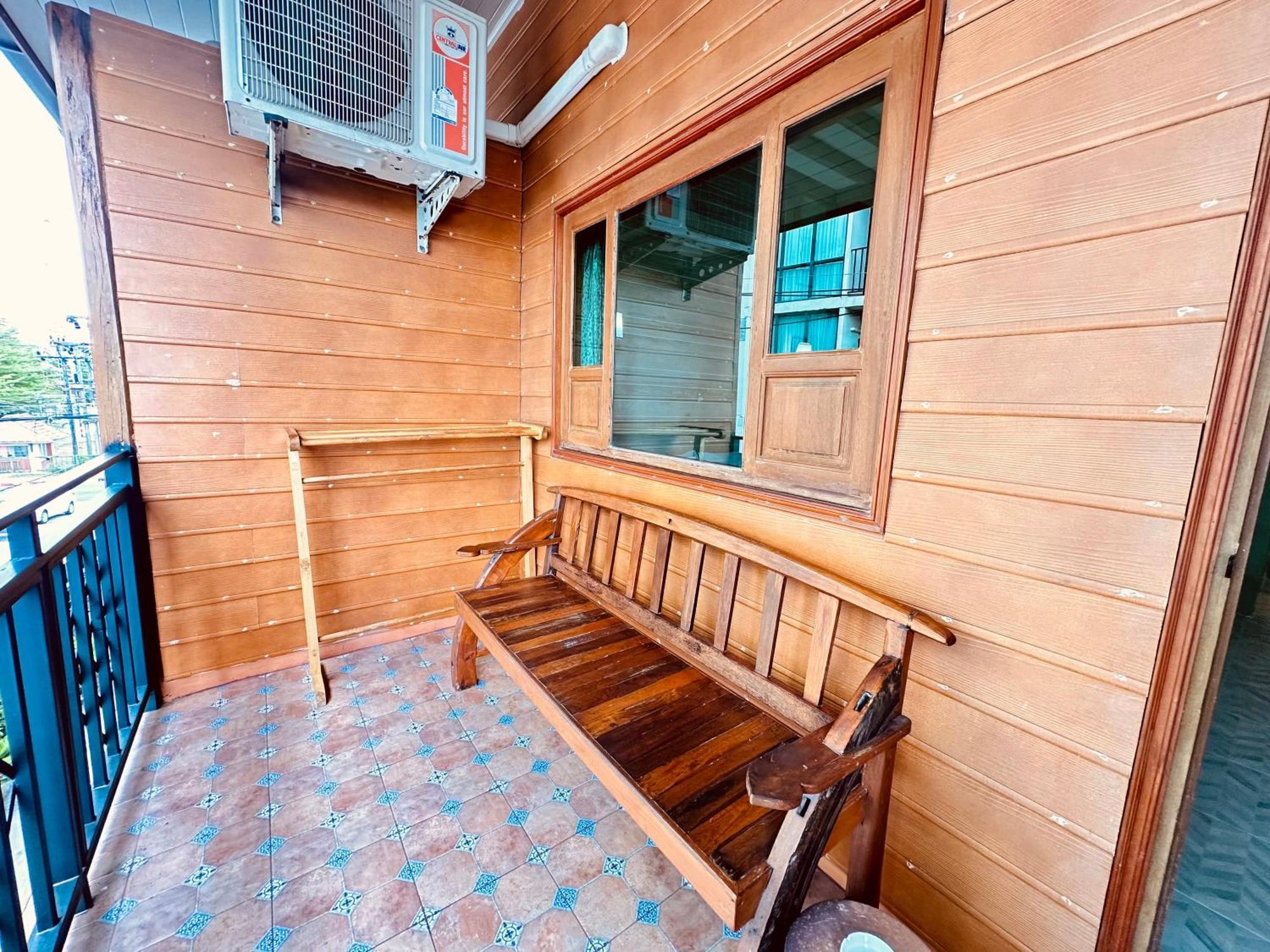 Hostel The Luna Nai Yang