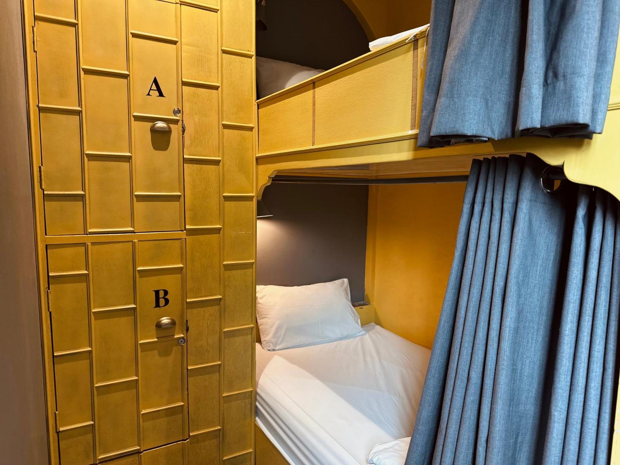 Hostel The Luna Nai Yang