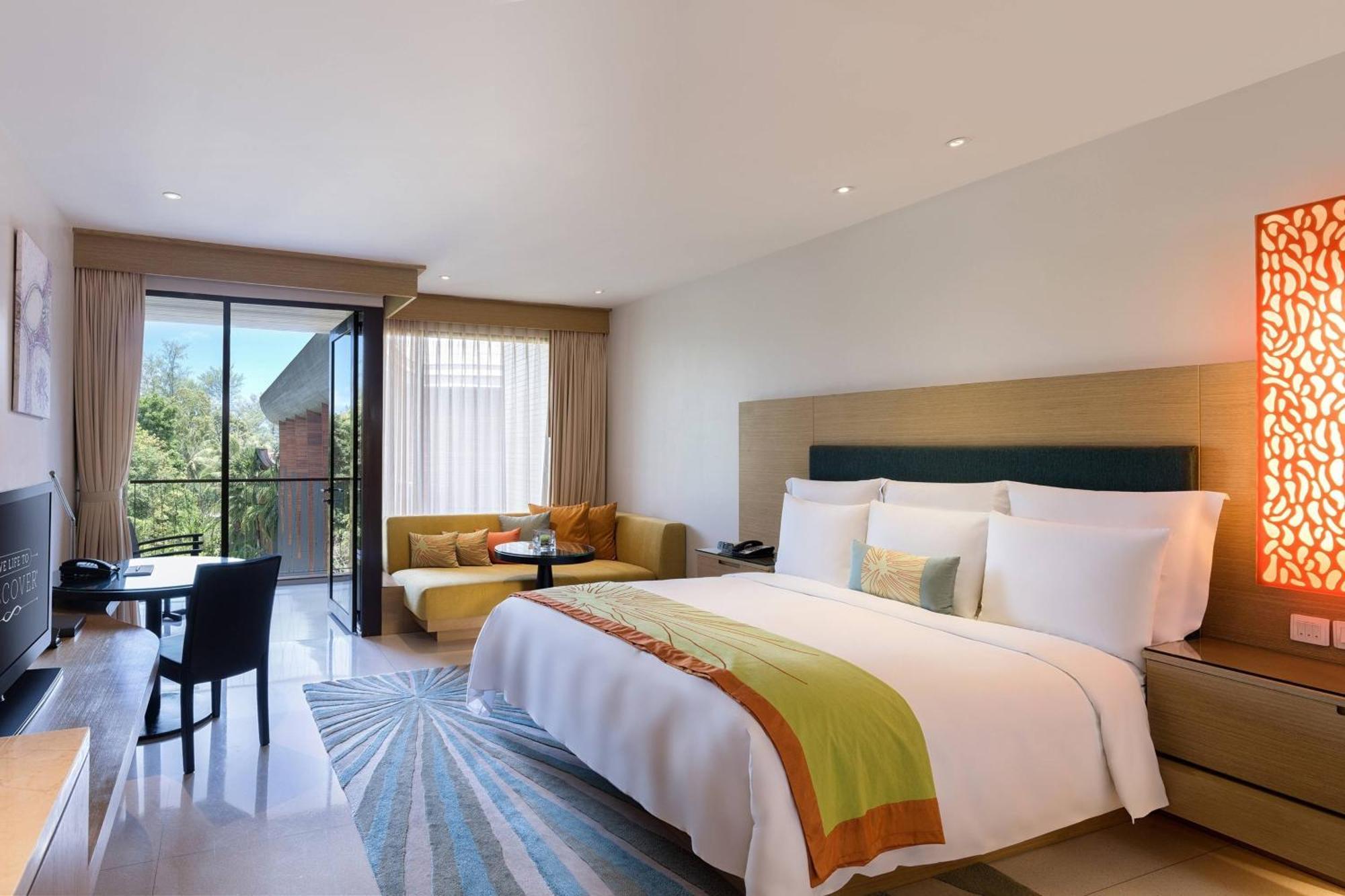 Renaissance & Resort 5*