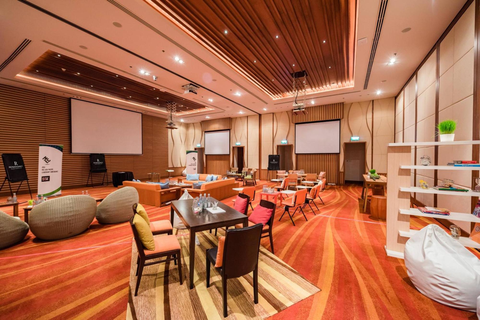 Renaissance & Resort 5*