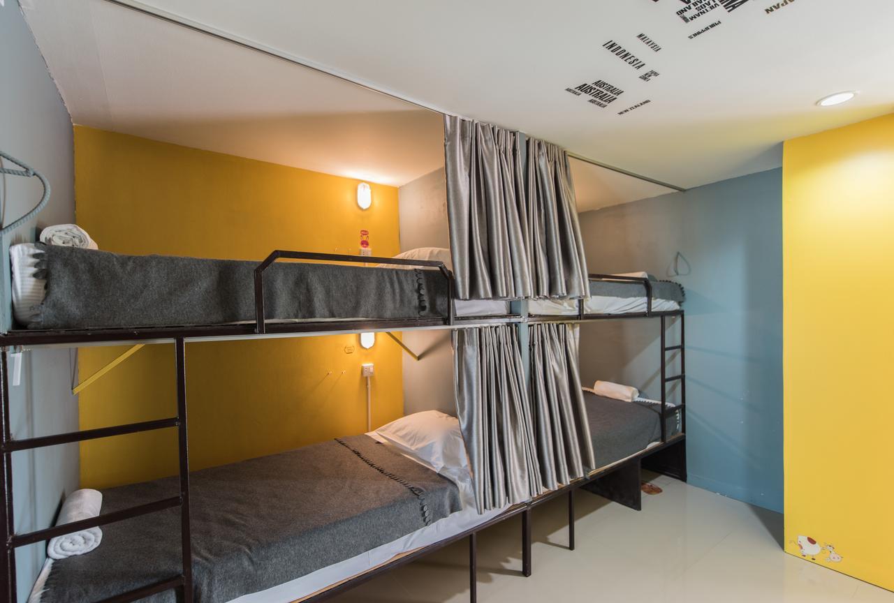 Backpacker Street Airport Place Hostel