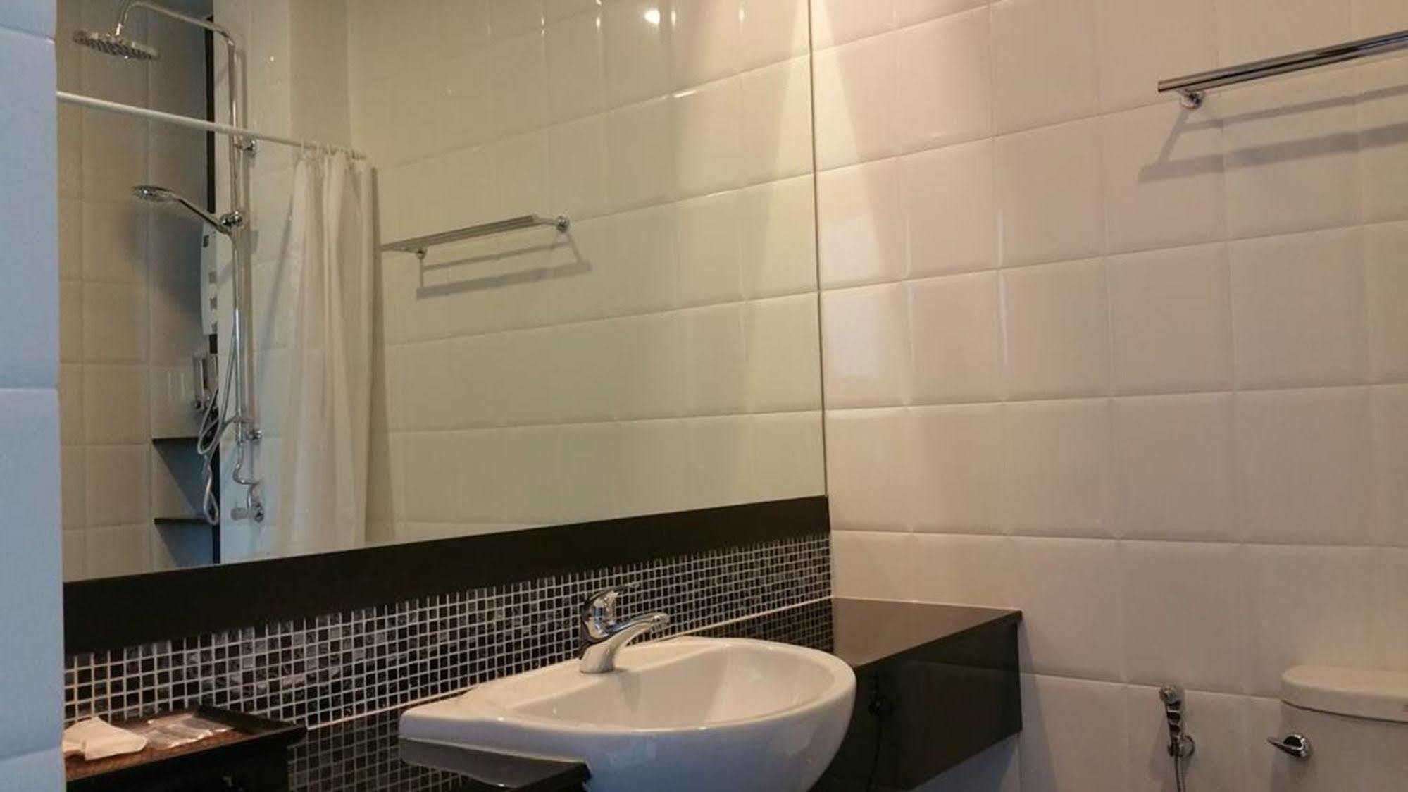 Phuket Airport Place - Sha 3* Nai Yang
