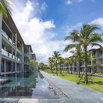 Luxury Oceanfront_Pool Access Apartment