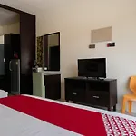 Oyo 792 Omsaga Phuket Hotel