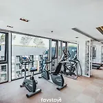 Favstay - The Base Height Phuket