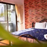 Henry\'S House