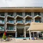 ✪✪✪✪✪ Patong Beachfront Studio Rooftop Pool Skybar