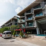 ✪✪✪✪✪ Patong Beachfront Studio Rooftop Pool Skybar