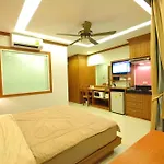 Green Harbor Hotel & Service Apartment