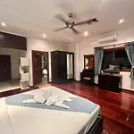 Talay Naiharn Hotel