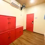 Sleepy Station Hostel