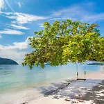 【Beach Front】海景沙滩别墅，私人泳池，免费早餐，女佣每日清洁，生活方便交通便利 B