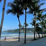 Patong Beach Apartments - 28 Sqm - Kitchen, Private Bathroom, Seating Area, 65\