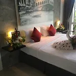 The Front Hotel And Apartments