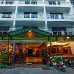 Triple Rund Place Hotel