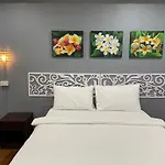 Nawaporn Place
