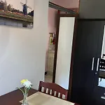 Studio With Aircon N Kitchen