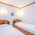 Break Point Hotel