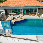 Karon Bliss: 4 Bedroom Haven