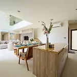 Choengtale Modern Villa