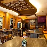 Triple Rund Place Hotel
