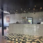 1715 House - White Rhino