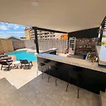 1715 House - White Rhino