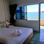 Water\'S Edge Resort ,