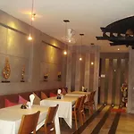 3Rd Street Cafe& Guesthouse