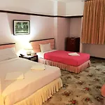 Daeng Plaza Hotel