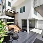 Modern House Patong Hill - 7 Beds - Kitchen