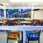 Tuana Hotels Brook Pool Access