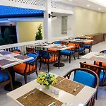 Tuana Hotels Brook Pool Access