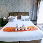 Only Blue Hotel
