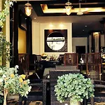 Marina Boutique Suites
