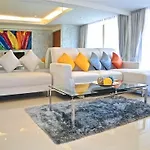 Kata Plaza 1 Bedroom Modern Apartment