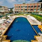 Trend Kamala Resort