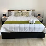 Private New Pool Villa Near Laguna