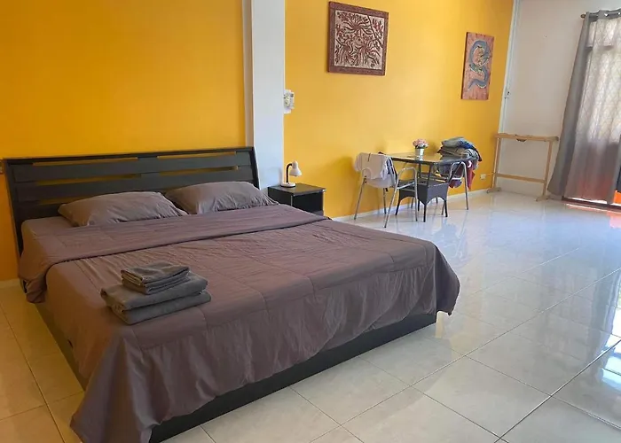 Da Puccio Rawai Guesthouse