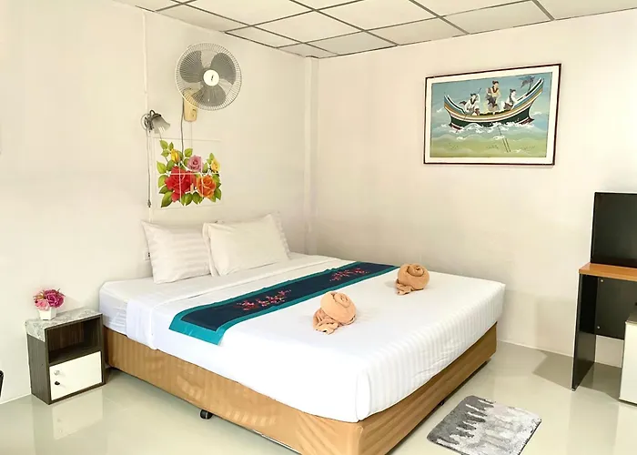 Jj Karon Beach Hotel