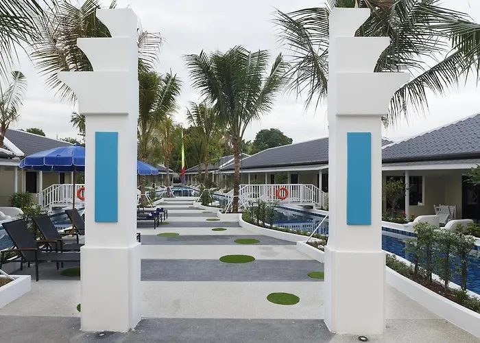 Tuana Hotels Brook Pool Access