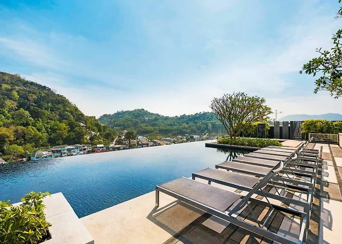 Favstay - The Base Height Phuket