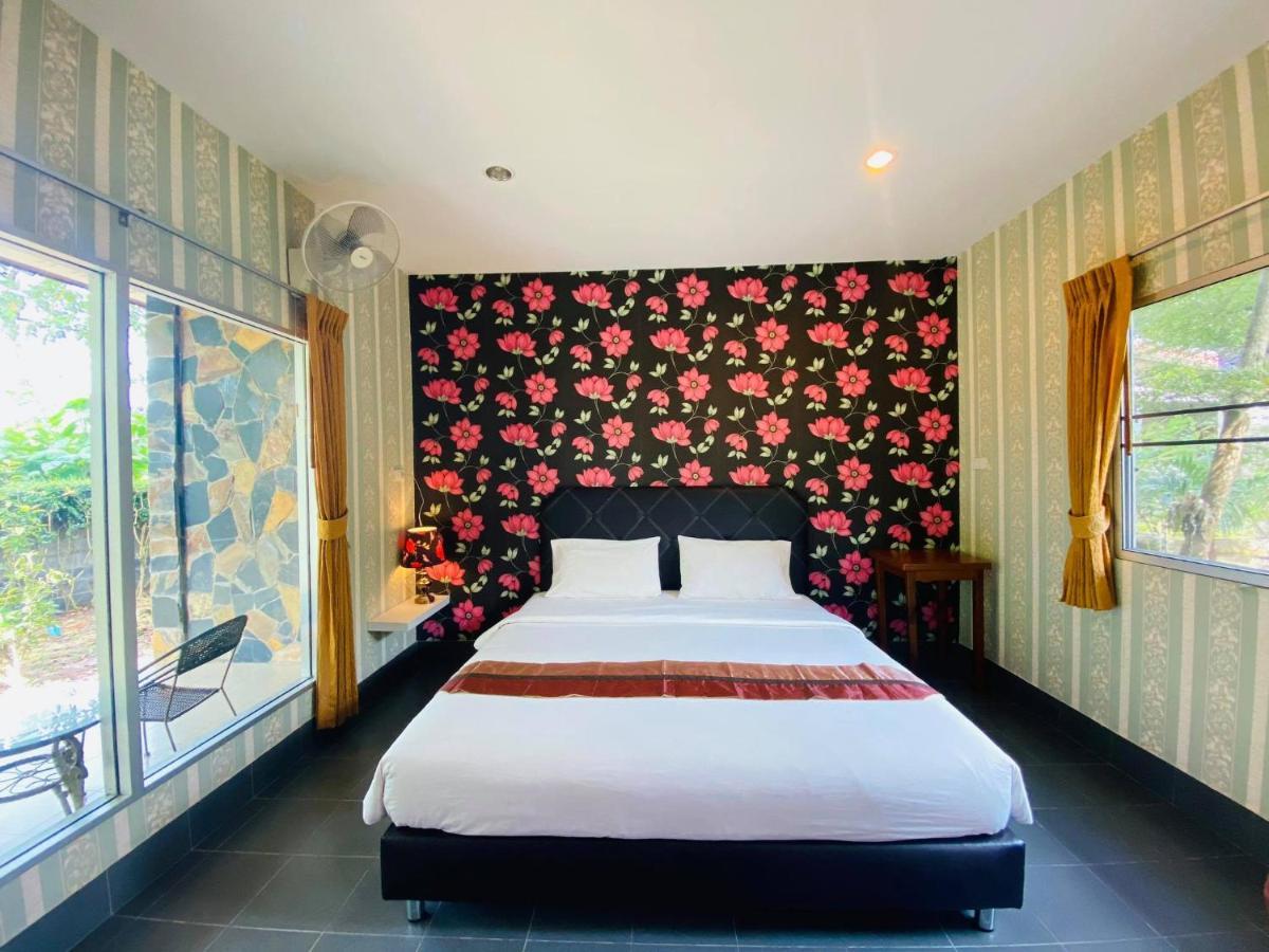 Canal Hotel Nai Yang